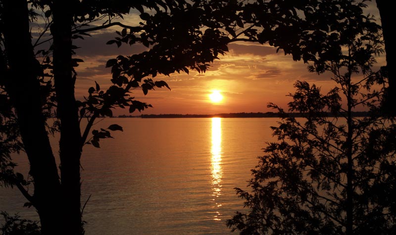 Lake Ontario Sunset © Lang Elliott